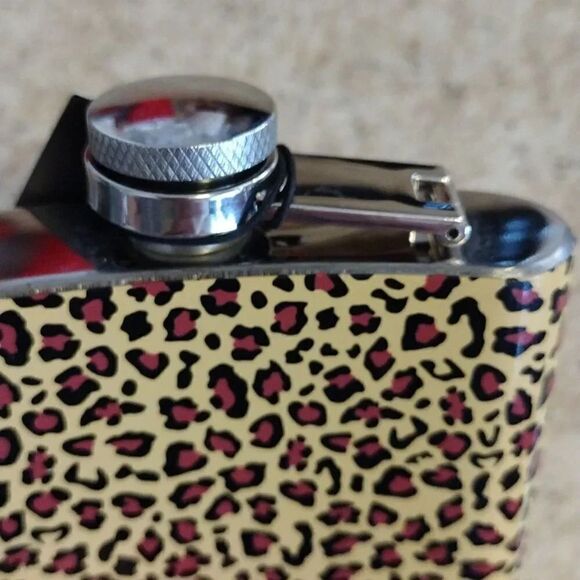 Gold Leopard Print 8oz Stainless Steel Pocket Drinking Flask NWT - Picture 3 of 11